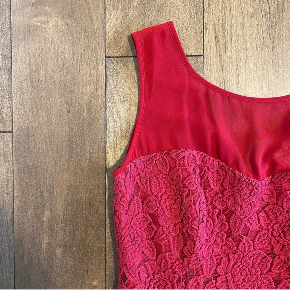 Red dress - Picture 4 of 4